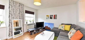 Duplex to rent in Battersea Park Road, London SW8