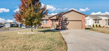 809 Cherrywood Ct, Andover, KS 67002