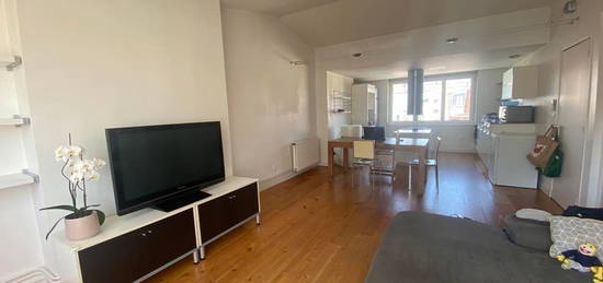 Appartement  à louer, 4 pièces, 3 chambres, 83 m²