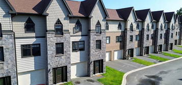 19 Brownstone Ln, Fredericton, NB E3A 7M4