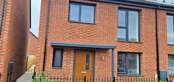 3 bed semi-detached house to rent