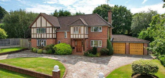 5 bed detached house to rent