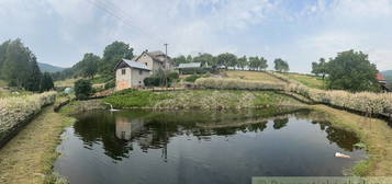 Dom na polosamote s rybníkom 5712m2. Znížená cena.