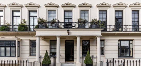 Flat for sale in Hyde Park Gardens, London W2