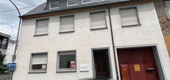 Teilweise sanierungsbedürftiges 2 ½-geschossiges 2-Familienhaus in Treis-Karden