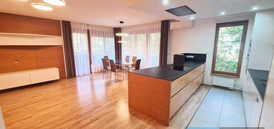 Byt 4+kk, 183 m², Na okraji, Praha