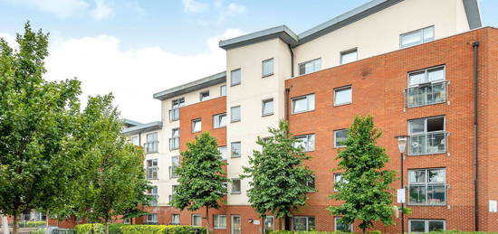 Flat to rent in Charrington Place, St Albans AL1