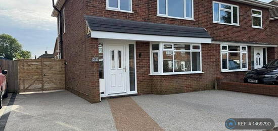 3 bedroom semi-detached house