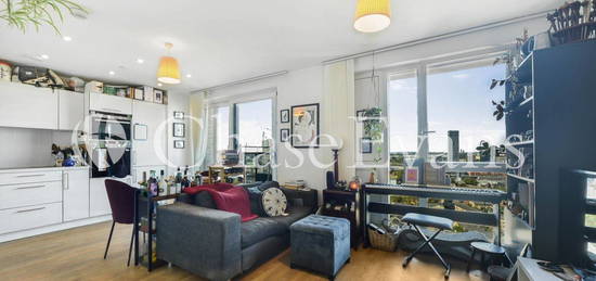 Flat for sale in Marner Point, St Andrews, Bow E3