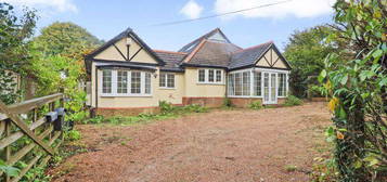 5 bedroom detached bungalow to rent