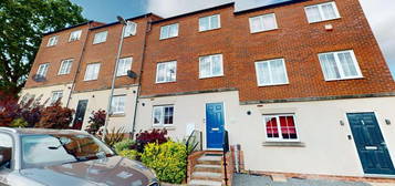 4 bedroom town house for sale