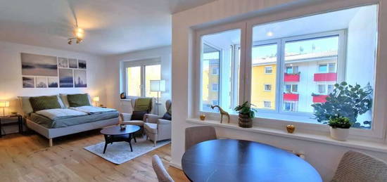 Stilvoller Wohntraum direkt bei LKH: Neu sanierte 37 m² mit Loggia und Parkplatzmöglichkeit