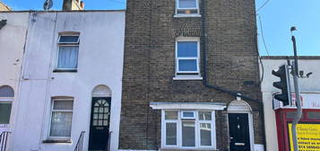 End terrace house to rent in Hereson Road, Ramsgate CT11