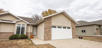 720 Pebblestone Ln, Garner, IA 50438