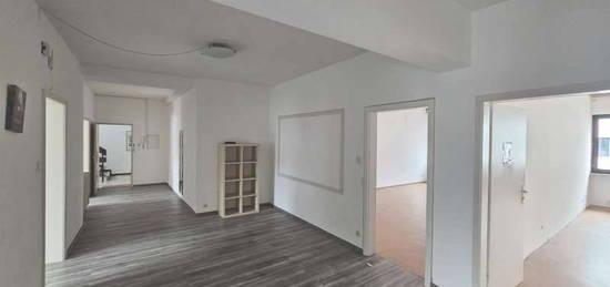 4-Zimmer-Wohnung mit Balkon