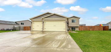 314 5th Ave SW, Surrey, ND 58785