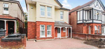 5 bedroom detached house