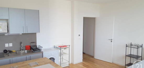 Studio meublé  à vendre, 1 pièce, 28 m², Étage 7/–