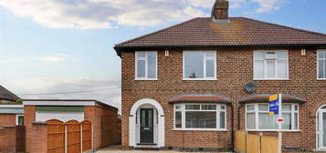 3 bed semi-detached house for sale