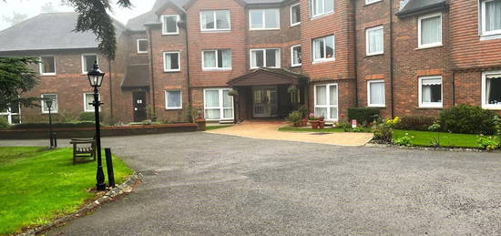 Flat to rent in Tanners Lane, Haslemere, Surrey GU27