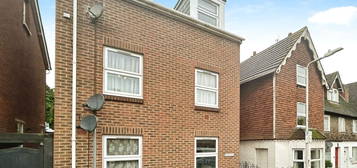 Flat to rent in Priory Street, Tonbridge TN9