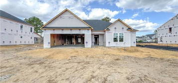 2118 Roadster Pony Ln, Hope Mills, NC 28348