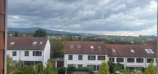 Sonnige 2 1/2 Zimmerwohnung mit Weitblick