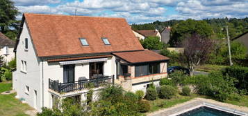 GOURDON - Maison de charme avec jardin arboré, piscine et vue proche commerces