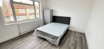 Flat to rent in Mount Road, Hayes UB3