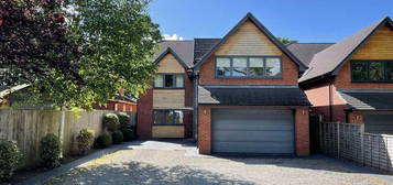 5 bedroom detached house to rent