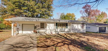 1865 E Edgewood Street, Springfield, MO 65804