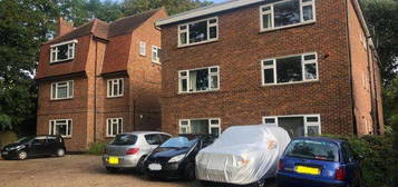 Flat for sale in Lincoln Court, Buckingham Road, Hampton TW12