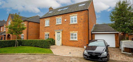 5 bed detached house for sale