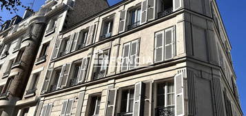 PARIS XX : RUE DES PRAIRIES - STUDIO TRES LUMINEUX SUR RUE CALME