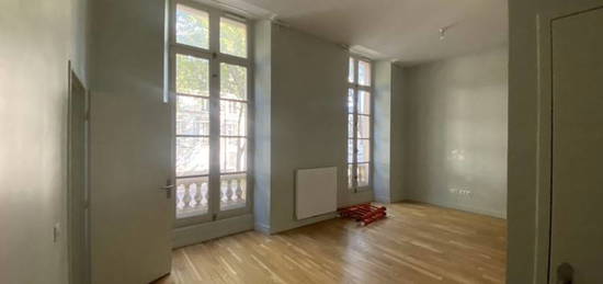 Appartement  à louer, 2 pièces, 1 chambre, 55 m²