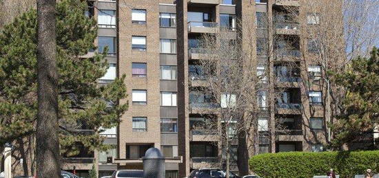 4501, Rue Sherbrooke Ouest, apt. 2D
                        Westmount