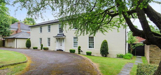 5 bedroom detached house