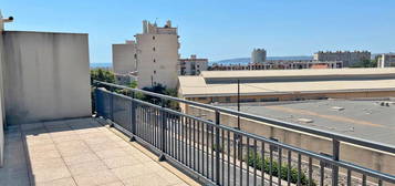 Appartement T3 dernier étage avec belle terrasse et parking double