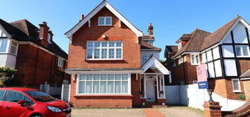 7 bedroom detached house