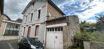 Maison à vendre 3 pièces en centre bourg de BESSINES SUR GARTEMPE (87) avec jardin