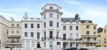 Flat to rent in Marine Parade, Brighton BN2