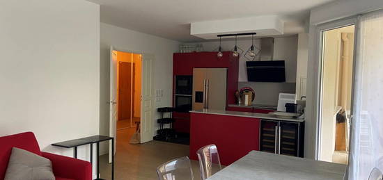 Appartement meublé  à louer, 3 pièces, 2 chambres, 72 m²