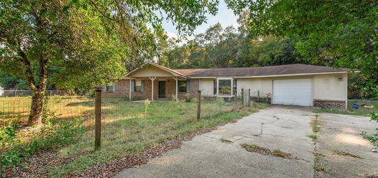 131 Rosewood Cir, Ozark, AL 36360