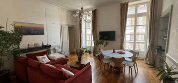 Appartement  à louer, 5 pièces, 4 chambres, 152 m²