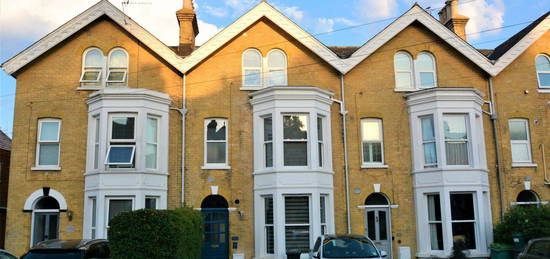 Town house to rent in Park Road, Cowes PO31