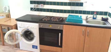 Studio to rent in Brondesbury Park, London NW2