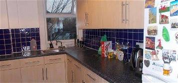 Flat to rent in Robinson Road, Colliers Wood, London SW17