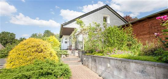 „Ruhig, naturnah mit tollem Ausblick“  Freistehendes Einfamilienhaus in schöner Wohnlage!