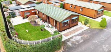 2 bedroom detached house for sale