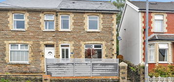 3 bed semi-detached house for sale